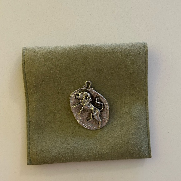 Sterling silver Leo pendant - Picture 4 of 4